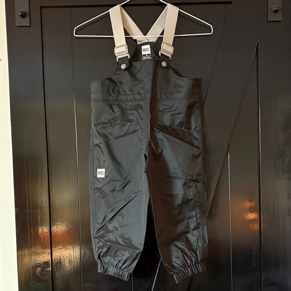 MEC Kids black rain splash pants Overalls with straps sz 3 mountain equipment